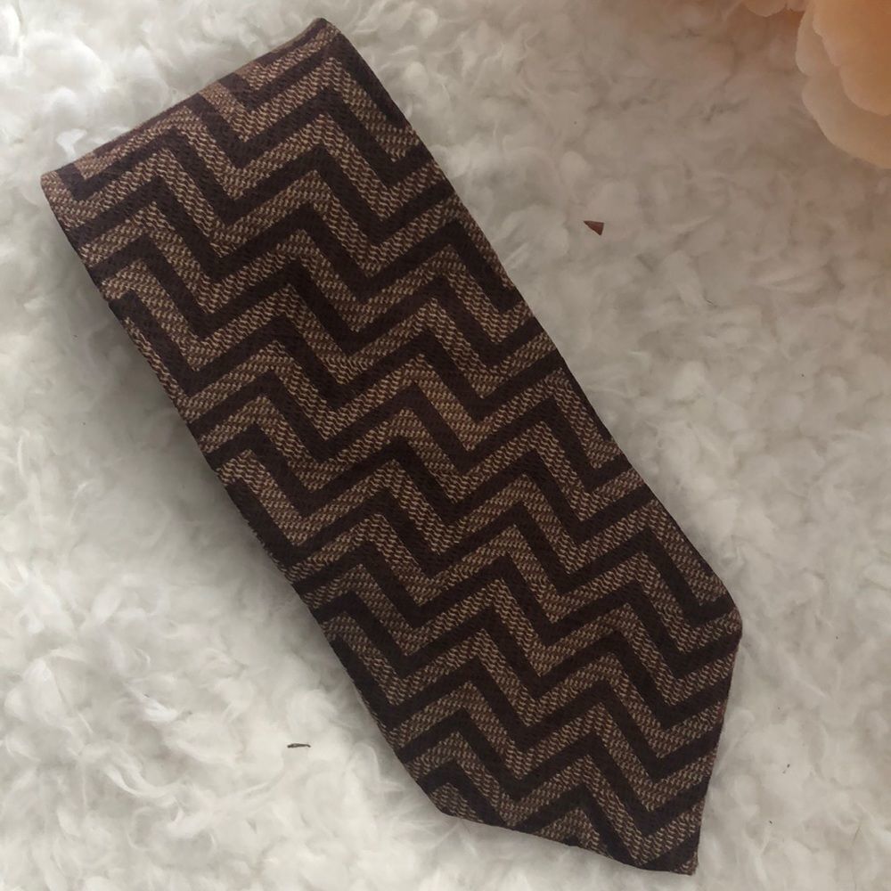 Bugatti Italian silk Brown pattern tie chevron
